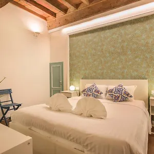 Apartment Oltrarno In, Florence